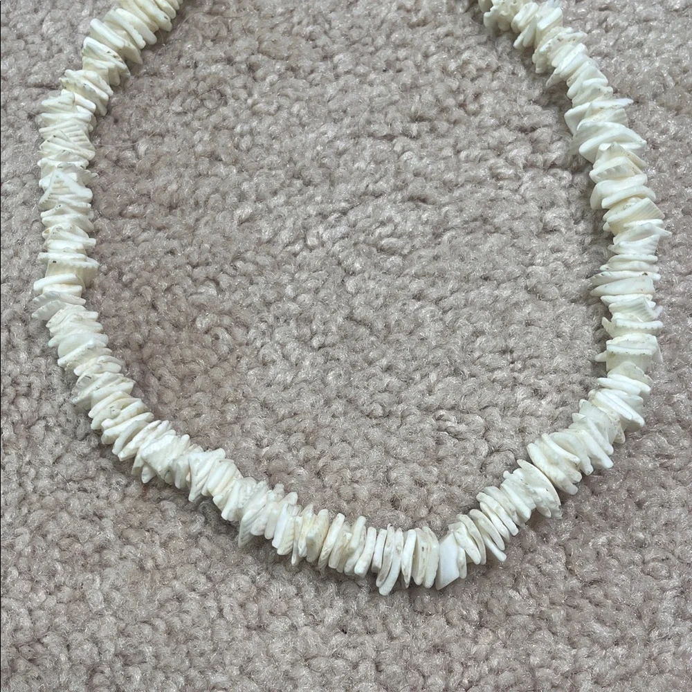 Cream Shell Necklace - Picture 3 of 3